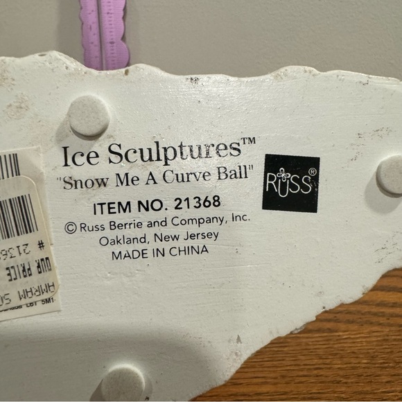 Ice Sculptures “Snow Me A Curve Ball” Softball Baseball Snowman Penguins #21368 - Picture 5 of 6